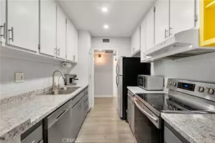 18307 Burbank, Tarzana, CA 91356 - Photo 8