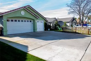 2901 Flint Hills, Bakersfield, CA 93313 - Photo 2