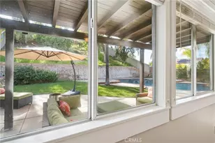 25317 Heather Vale St, Saugus, CA 91350 - Photo 16