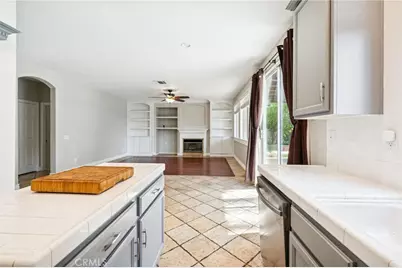 25317 Heather Vale Street, Saugus, CA 91350 - Photo 12