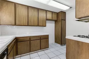 19545 Sherman Way, Reseda, CA 91335 - Photo 24