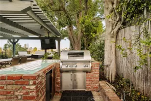 22370 Algunas Rd, Woodland Hills, CA 91364 - Photo 28