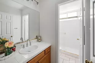 23224 Sherwood, Valencia, CA 91354 - Photo 20