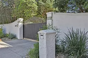 23130 Oxnard St, Woodland Hills, CA 91367 - Photo 2