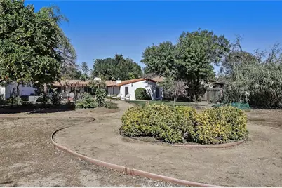 23130 Oxnard Street, Woodland Hills, CA 91367 - Photo 32