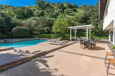 3831 Saint Johnswood Drive, Woodland Hills, CA 91364 - Photo 28