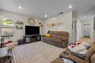 27687 Ron Ridge, Saugus, CA 91350 - Photo 12