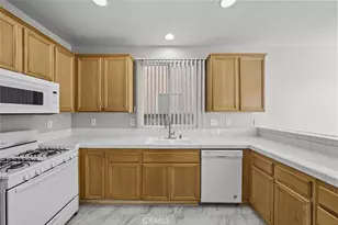 14323 Moon Valley St, Victorville, CA 92394 - Photo 10