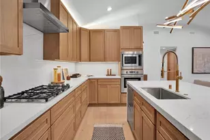 24100 Philiprimm St, Woodland Hills, CA 91367 - Photo 10