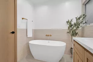 24100 Philiprimm St, Woodland Hills, CA 91367 - Photo 22