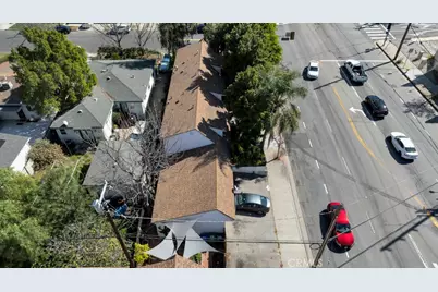 11667 Burbank, North Hollywood, CA 91601 - Photo 38