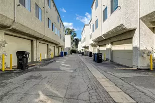 11806 Moorpark, Studio City, CA 91604 - Photo 24