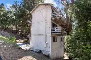 30901 Live Oak Dr, Running Springs, CA 92382 - Photo 4