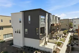 27013 Hummingbird Ln, Valencia, CA 91381 - Photo 2