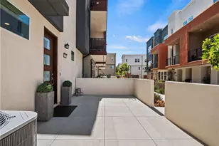 27013 Hummingbird Ln, Valencia, CA 91381 - Photo 4