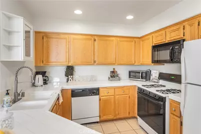 27006 Karns Court #61305, Canyon Country, CA 91387 - Photo 8