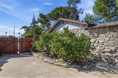 10418 Samoa Avenue, Tujunga, CA 91042 - Photo 24