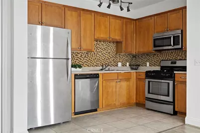 6938 Laurel Canyon Blvd #304, North Hollywood, CA 91605 - Photo 2