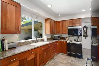 7158 Leota, Canoga Park, CA 91304 - Photo 16