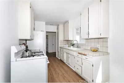 7513 Oak Park, Lake Balboa, CA 91406 - Photo 8