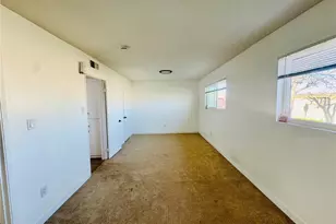 1031 Elizabeth Ct, Bakersfield, CA 93308 - Photo 16