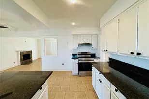 1031 Elizabeth Ct, Bakersfield, CA 93308 - Photo 10