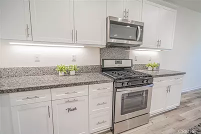 28706 Jardineras Dr, Valencia, CA 91354 - Photo 18