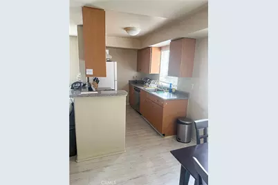 13430 Victory Boulevard, Van Nuys, CA 91401 - Photo 26