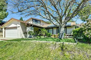 23041 Posada, Valencia, CA 91354 - Photo 2