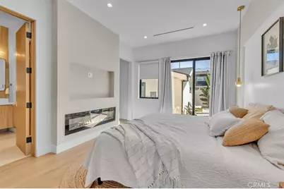 11956 Collins Street, Valley Village, CA 91607 - Photo 32