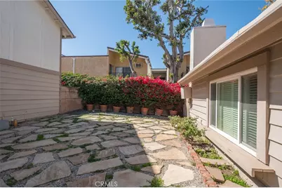 18319 Collins, Tarzana, CA 91356 - Photo 2