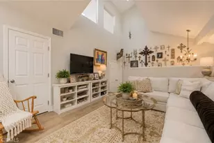23134 Collins St, Woodland Hills, CA 91367 - Photo 20
