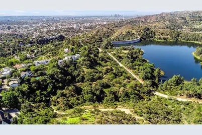 2801 Durand Drive, Hollywood Hills, CA 90068 - Photo 10