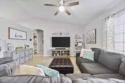 3305 Kimmie Rachelle Court, Bakersfield, CA 93313 - Photo 4