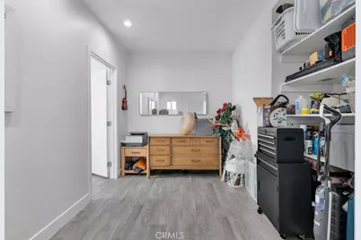 22117 Ybarra, Woodland Hills, CA 91364 - Photo 32
