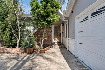 22117 Ybarra, Woodland Hills, CA 91364 - Photo 2
