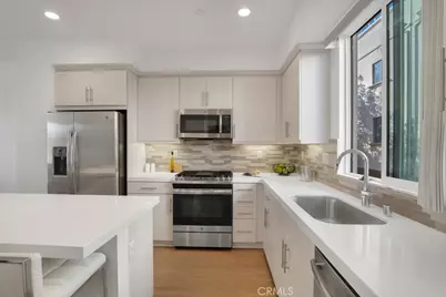 10832 W Riverton Court, Toluca Lake, CA 91602 - Photo 6