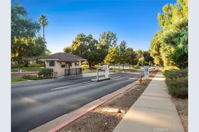 19401 Oak Crossing, Newhall, CA 91321 - Photo 32