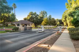 19401 Oak Crossing, Newhall, CA 91321 - Photo 32