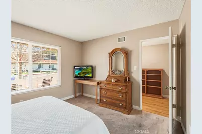 19401 Oak Crossing, Newhall, CA 91321 - Photo 12