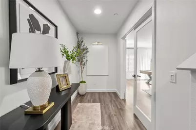 22157 Barrington, Saugus, CA 91350 - Photo 2