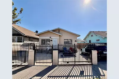 536 W 42nd Street, Los Angeles, CA 90037 - Photo 1