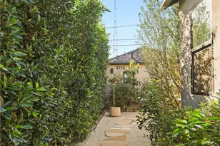 3715 Hillcrest Dr, Los Angeles, CA 90016 - Photo 20