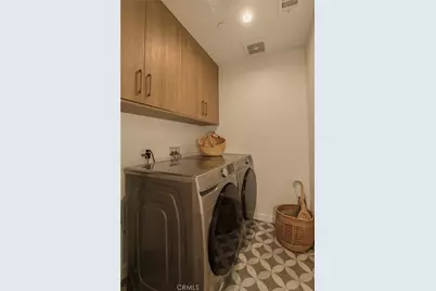 3715 Hillcrest Drive, Los Angeles, CA 90016 - Photo 22