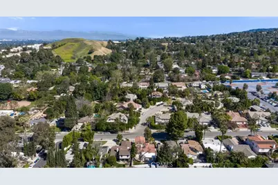 5063 Serrania Avenue, Woodland Hills, CA 91364 - Photo 32