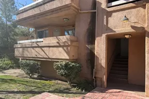 19830 Sandpiper Pl, Newhall, CA 91321 - Photo 2