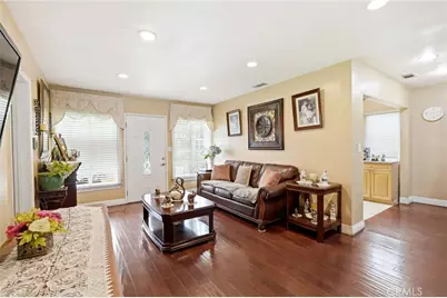 18149 Saticoy, Reseda, CA 91335 - Photo 6