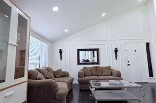 18105 Sundowner Way, Canyon Country, CA 91387 - Photo 4