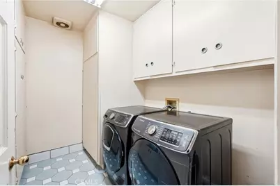 13001 Debby Street, Van Nuys, CA 91401 - Photo 36