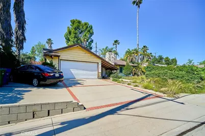 11831 Gothic, Granada Hills, CA 91344 - Photo 2
